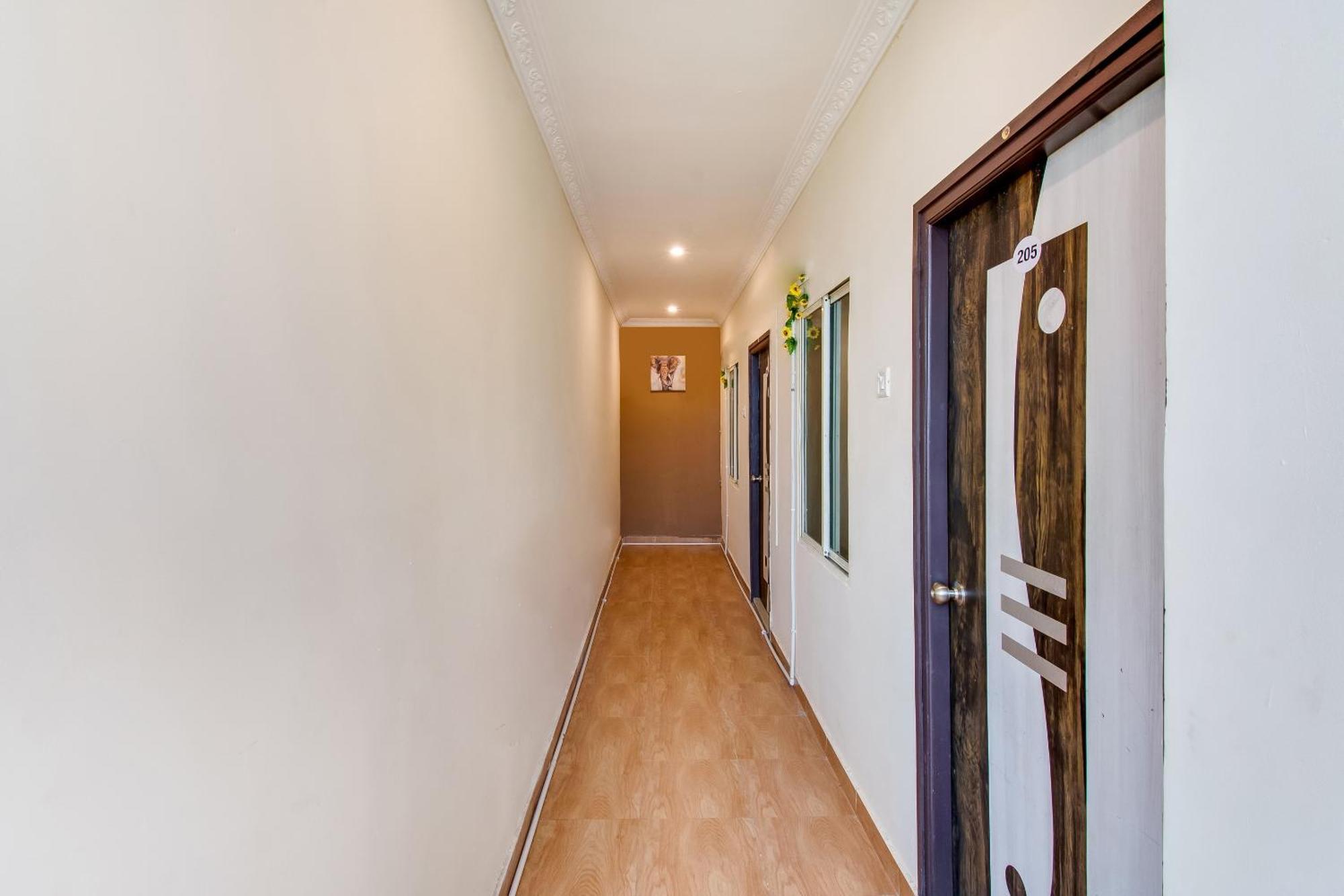 Oyo Akshaya Nest Hotell Vijayawāda Exteriör bild
