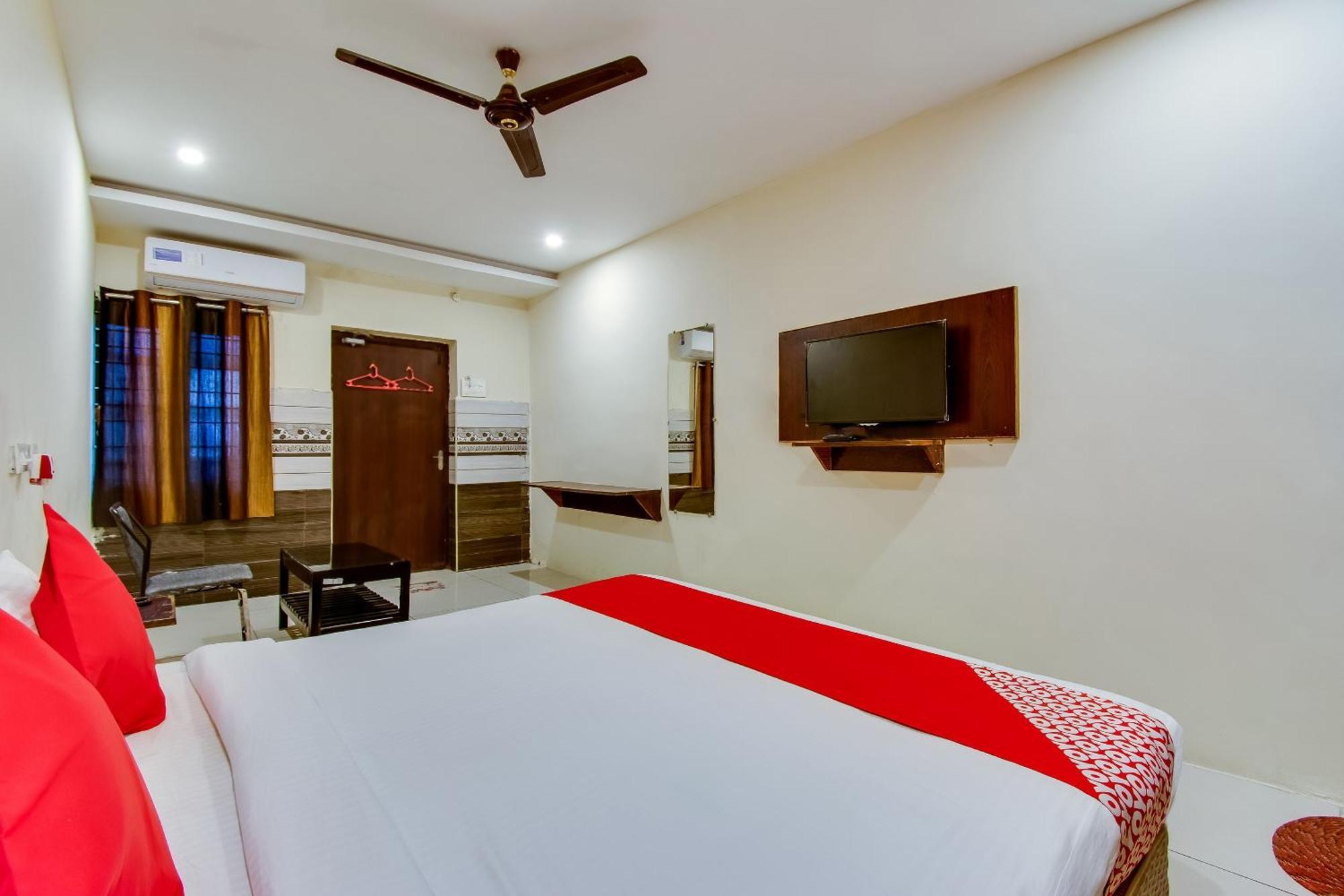 Oyo Akshaya Nest Hotell Vijayawāda Exteriör bild