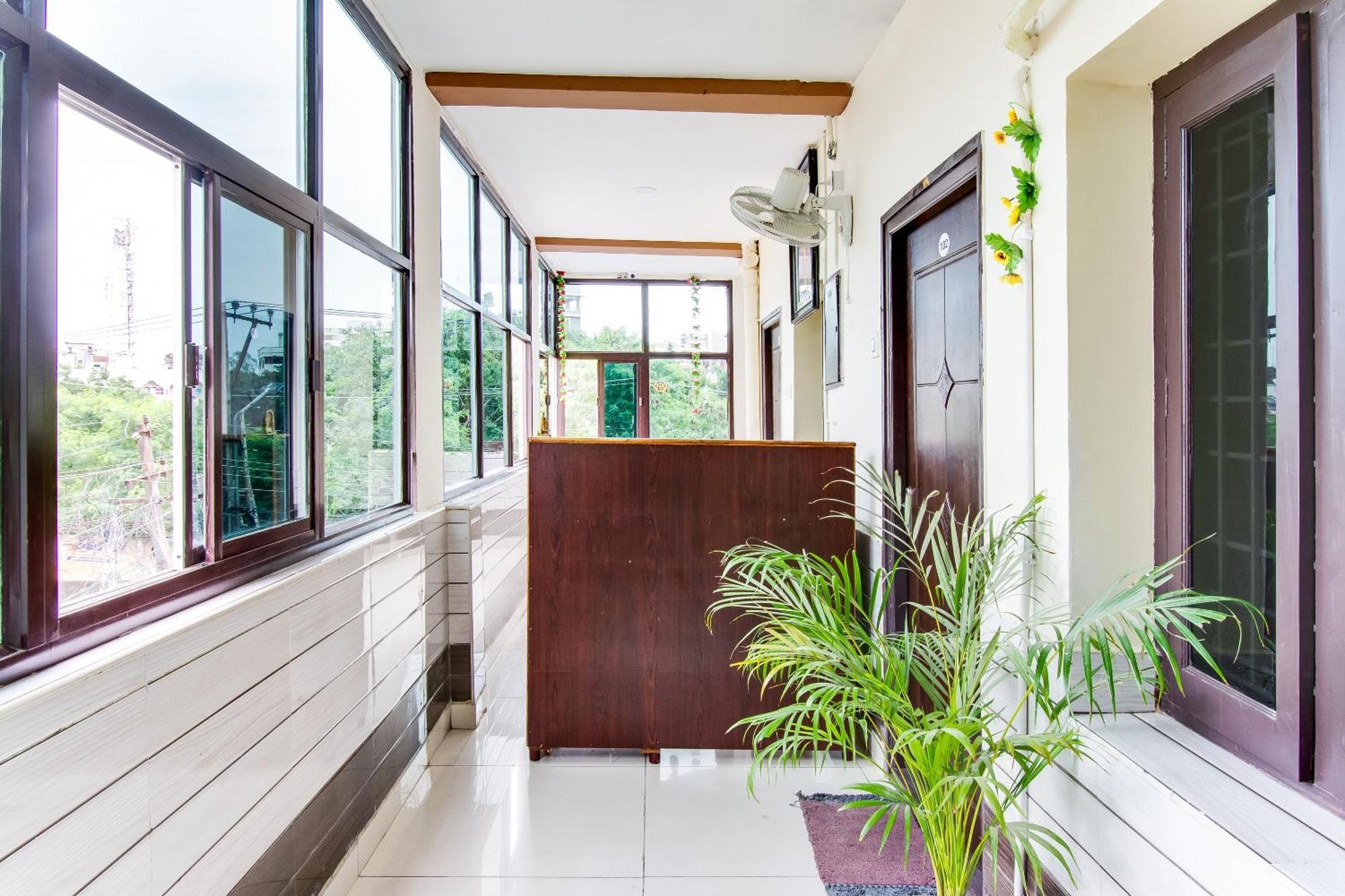 Oyo Akshaya Nest Hotell Vijayawāda Exteriör bild
