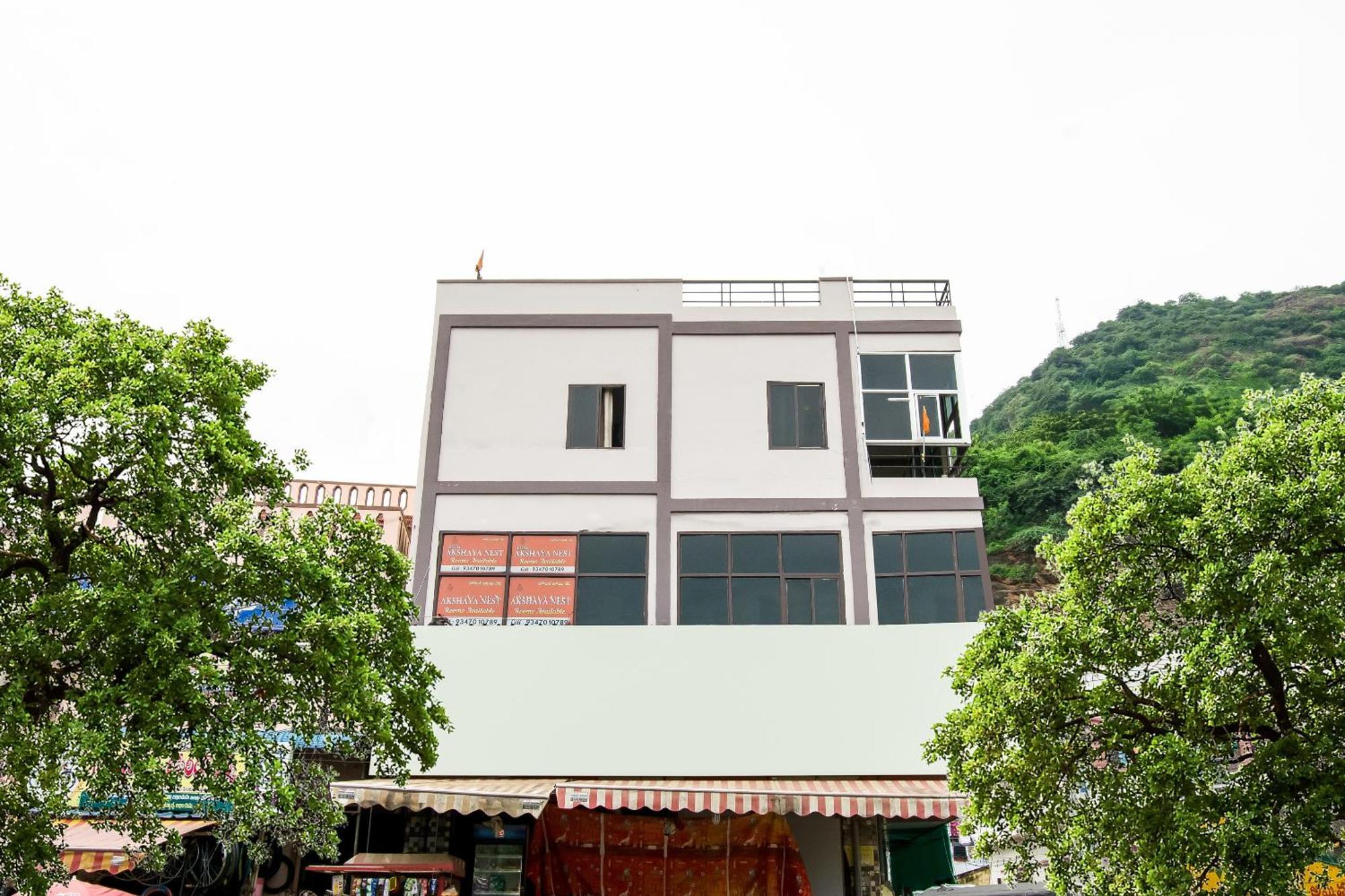 Oyo Akshaya Nest Hotell Vijayawāda Exteriör bild