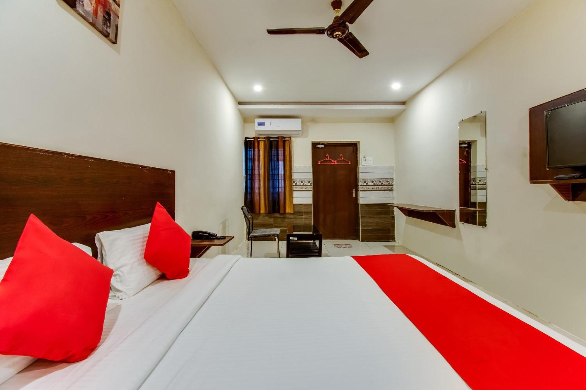 Oyo Akshaya Nest Hotell Vijayawāda Exteriör bild