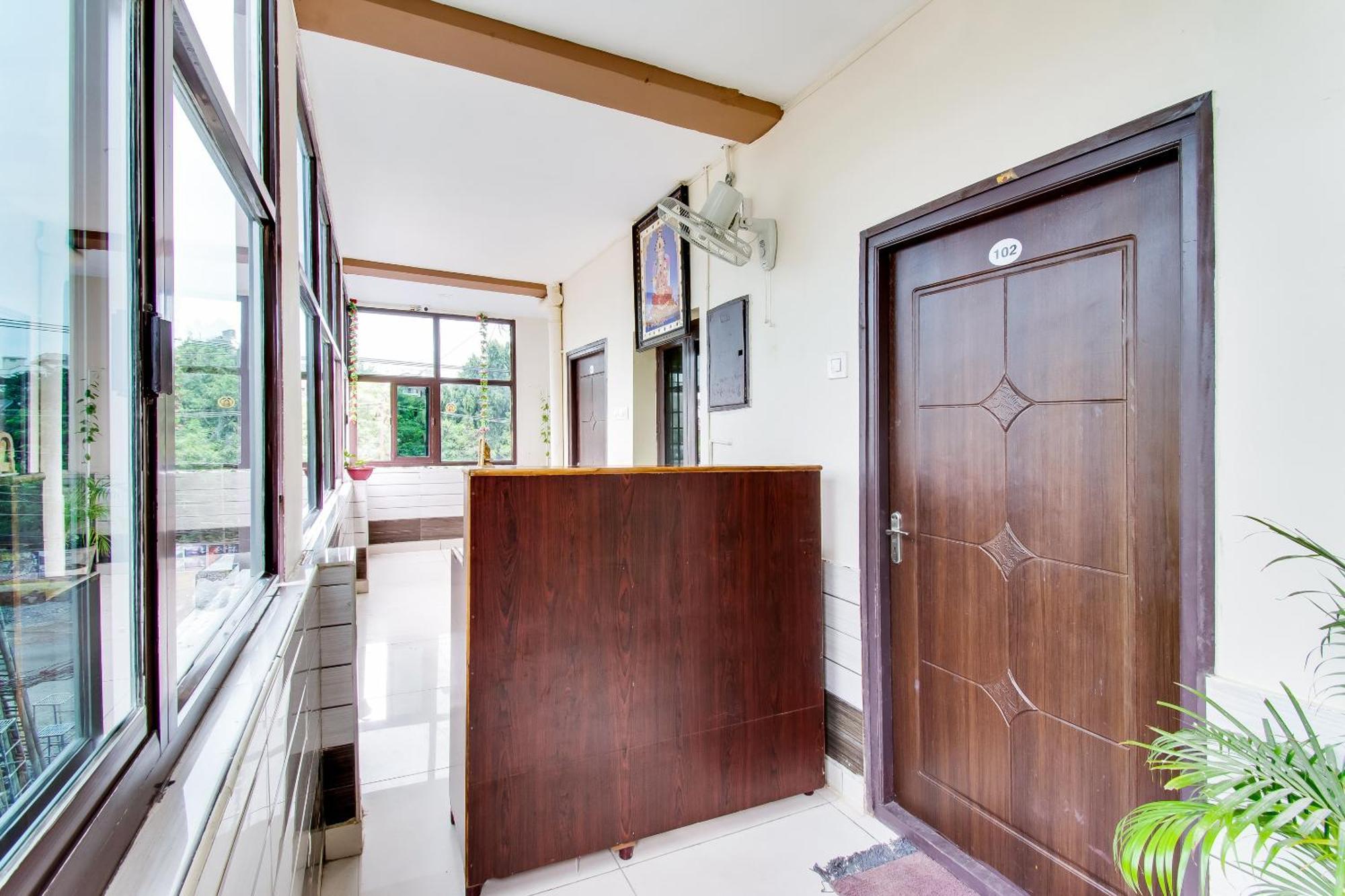 Oyo Akshaya Nest Hotell Vijayawāda Exteriör bild